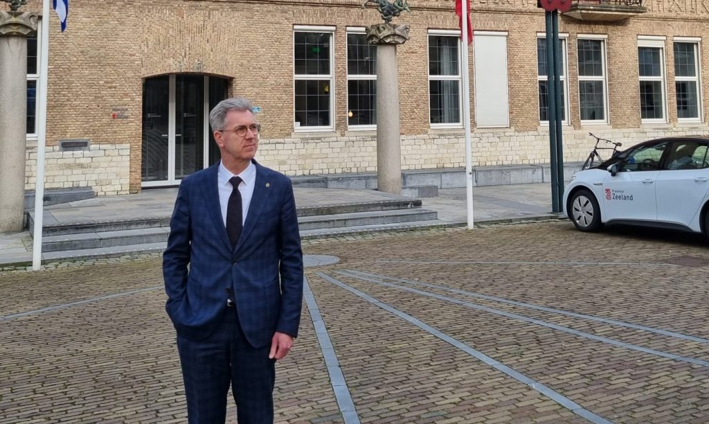 De toekomst van Zeeuwse mobiliteit: Gedeputeerde Harry van der Maas over het nieuwe tijdperk van publiek vervoer