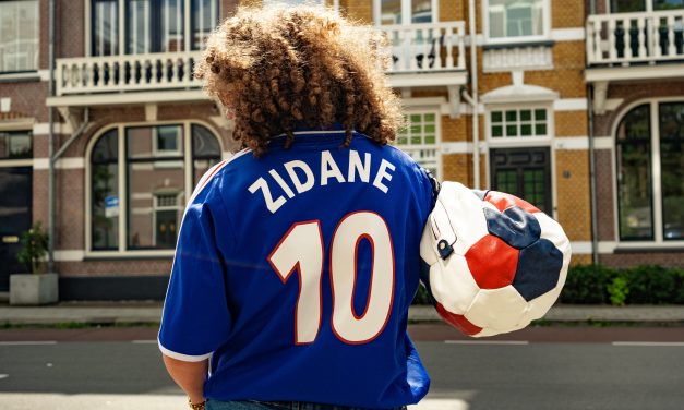 Amersfoortse Sharon Zoomer maakt met ‘KIT &’ voetbalshirts ware fashion