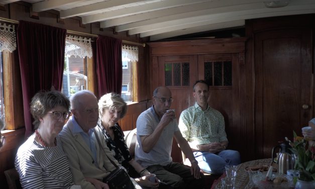 Verhalenverteller op een boot: “Je merkt dat de locatie echt iets met de mensen doet.”