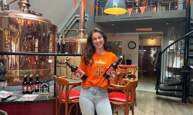 Koningsdag in Amersfoort: Een georganiseerde chaos met bier en braadworst