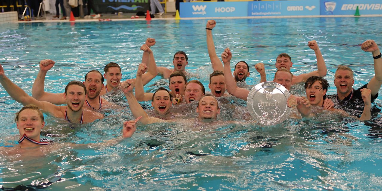 Waterpoloërs van ZPC Amersfoort veroveren landstitel met jongens uit eigen bad