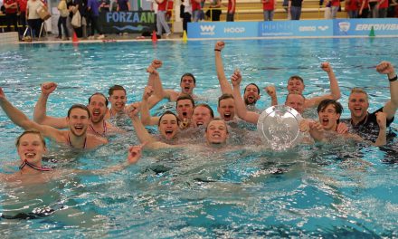 Waterpoloërs van ZPC Amersfoort veroveren landstitel met jongens uit eigen bad