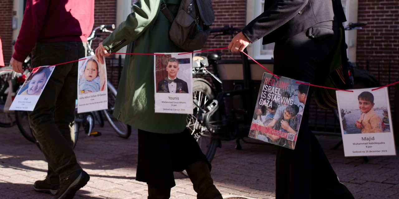 Het stilteprotest tegen de genocide wekelijks in het centrum van Amersfoort