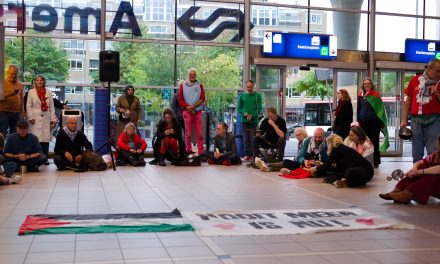 Lawaaiprotest tegen genocide op Amersfoort Centraal