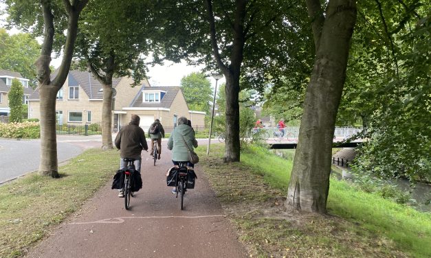 Fietstocht in Hoogland en Kattenbroek biedt inspiratie voor klimaatvriendelijke tuinen