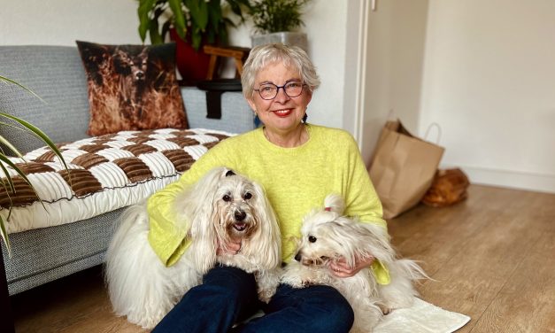 Ingrid Schrijner en hond Blizz zetten zich in tegen eenzaamheid onder ouderen