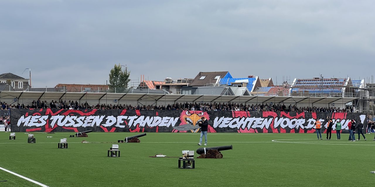 Strijd tussen blauw en rood: derbydag in Spakenburg