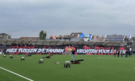 Strijd tussen blauw en rood: derbydag in Spakenburg