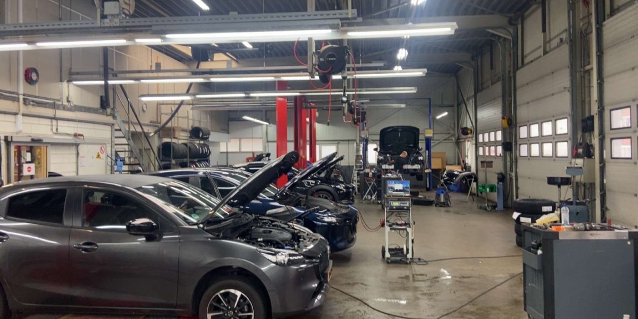 Groot tekort aan automonteurs, een laatstejaars student doet er een boekje over open.