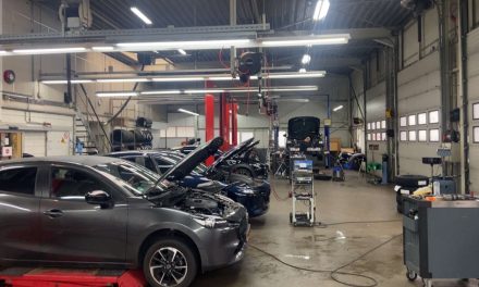 Groot tekort aan automonteurs, een laatstejaars student doet er een boekje over open.