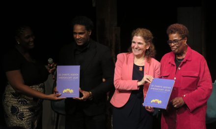 De Zwarte Agenda overhandigdt eindrapport racismeonderzoek aan wethouder