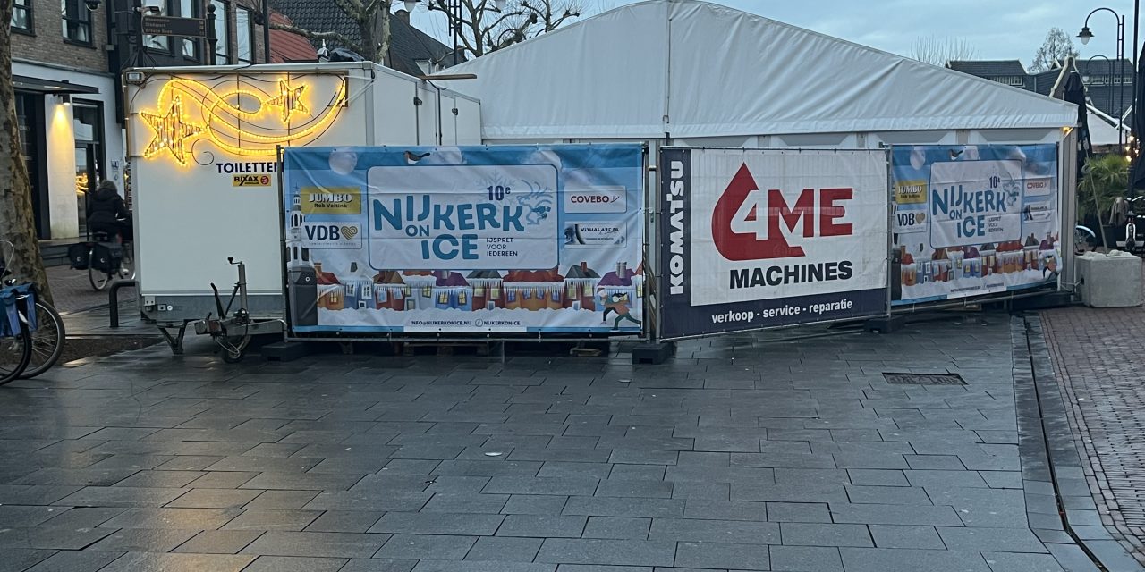 Plein Nijkerk omgebouwd tot ijsbaan
