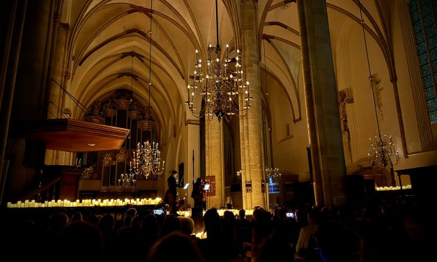 Honderden kaarsen in Sint-Joriskerk: ABBA Candlelight zorgt voor magische sferen