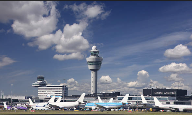 “dubbel zo veel werk met de helft van de werknemers” Horecabaas over chaos op Schiphol tijdens sneeuwstorm