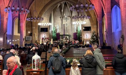 Honderden kerststallen werden van stal gehaald in Hoogland.