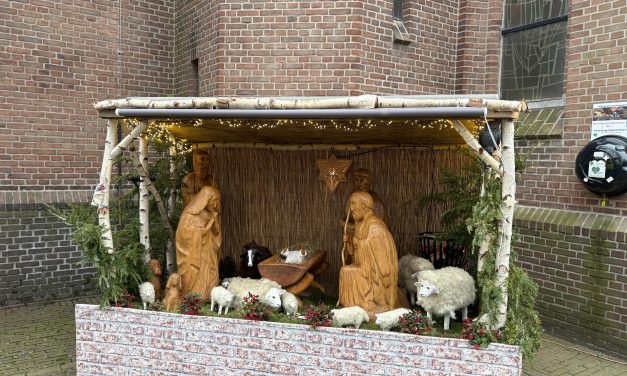 Honderden kerststallen werden van stal gehaald in Hoogland.