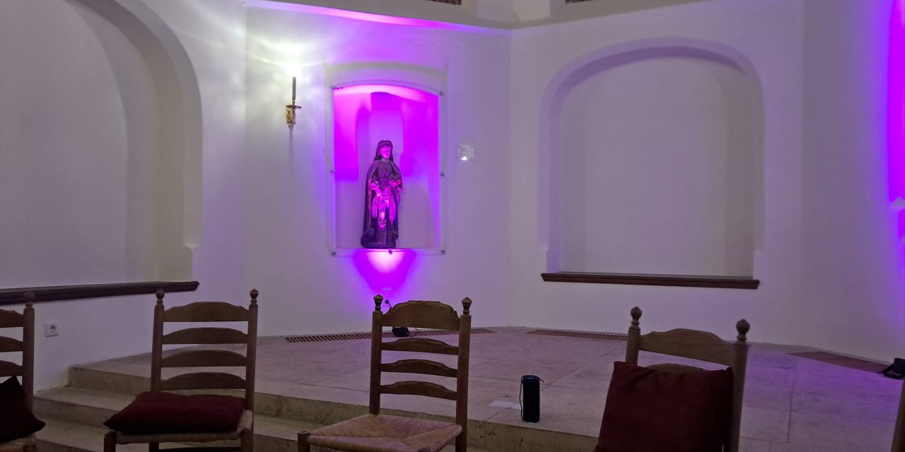 Stilteavond in Rochuskapel als tegenreactie op drukte van het dagelijks leven