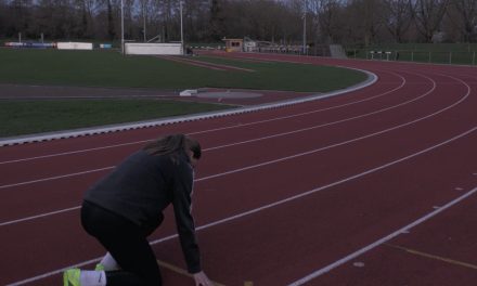 Jackie Vissers in het winnende estafette team