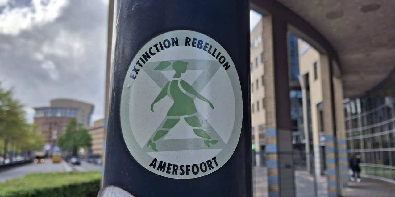 Eten verbindt tijdens potluck van Extinction Rebellion Amersfoort