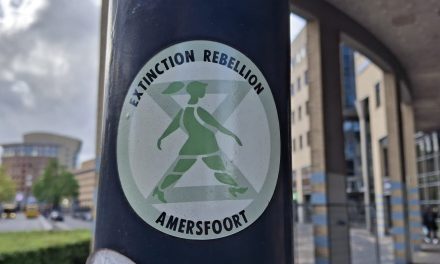 Eten verbindt tijdens potluck van Extinction Rebellion Amersfoort