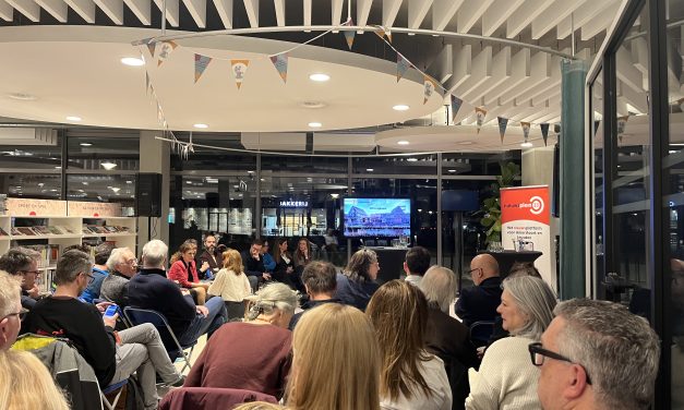 Achter de microfoon van het woningbouwdebat