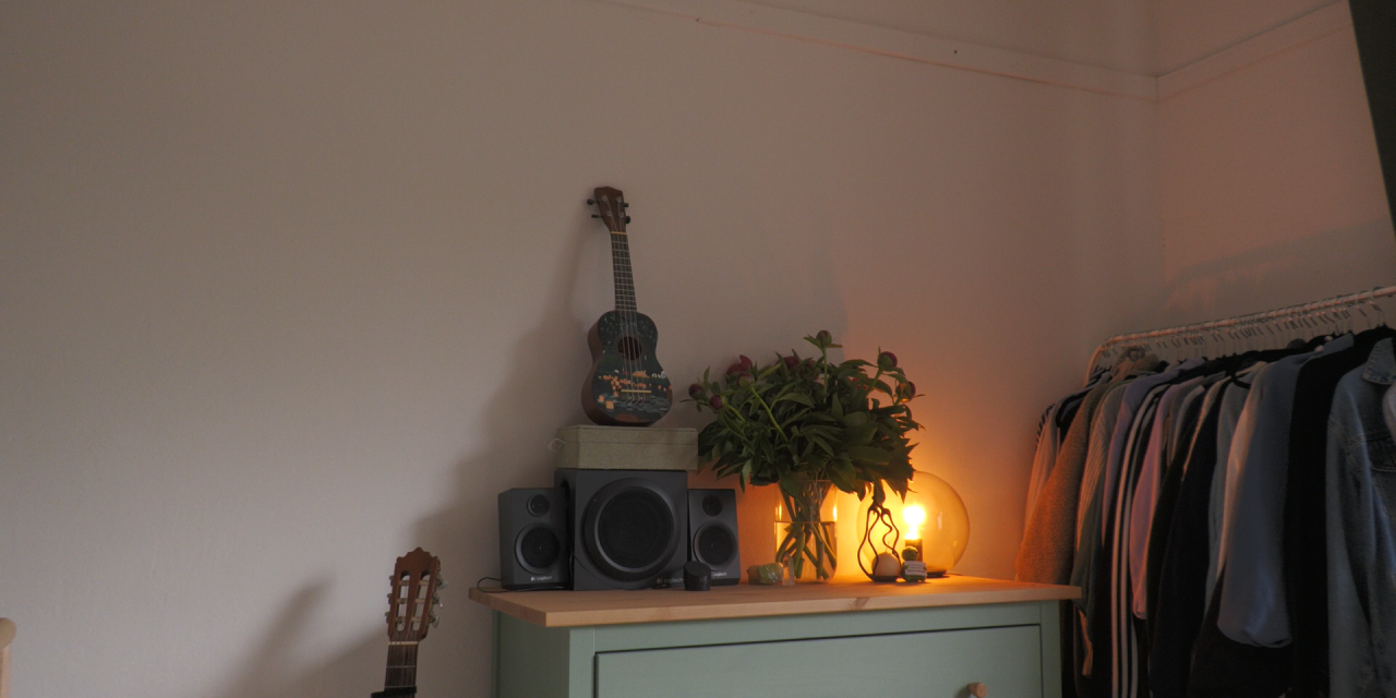 Jonge muzikant produceert vanaf slaapkamer