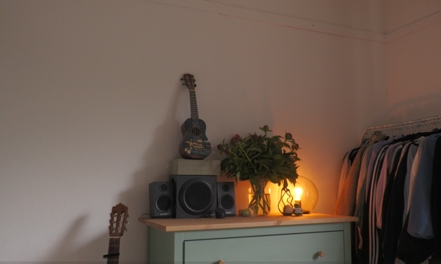 Jonge muzikant produceert vanaf slaapkamer