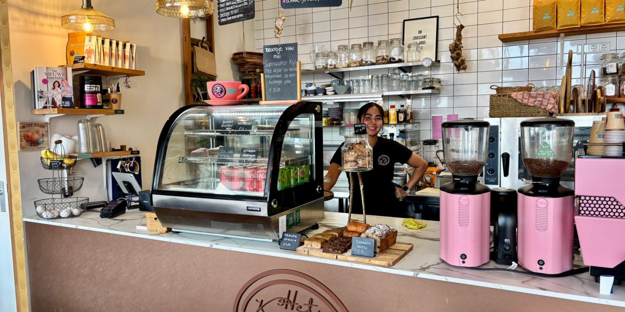 Nieuwe eigenaren van Koffie KV in Vathorst: ‘We wisten allebei niet hoe we koffie moesten zetten’
