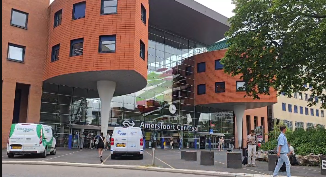 Station Amersfoort Centraal krijgt een bijennest op het dak