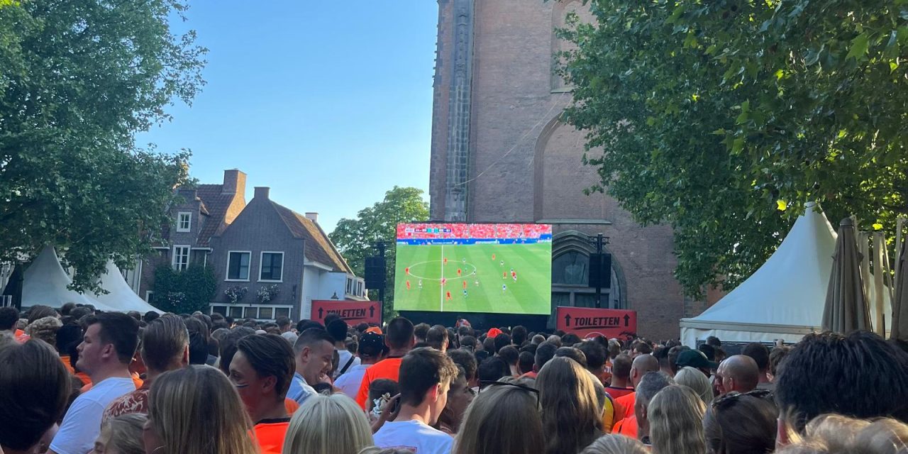 WK-drukte in Amersfoort: het Lieve Vrouweplein maakt zich klaar