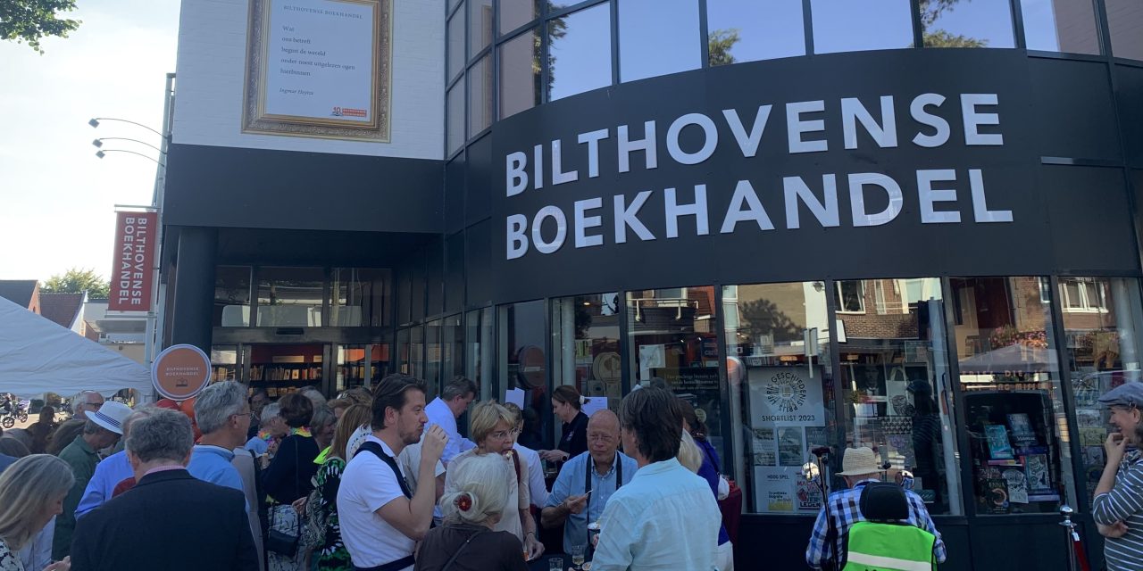 Bilthovense Boekhandel officieel geopend door schrijver Ronald Giphart