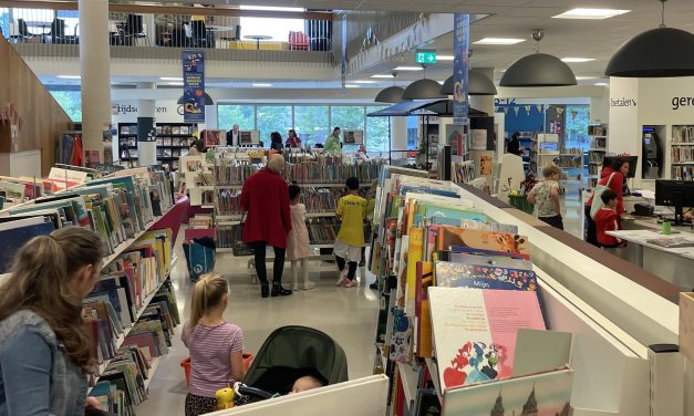 Kinderboekenweek wordt ook in bibliotheek Idea in Bilthoven gevierd: ‘Ik noem het ook wel het feest van de boeken’ 