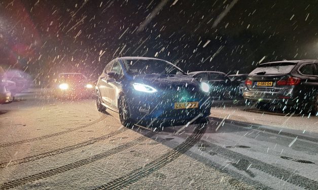 Autogarages ervaren topdrukte door verwachte sneeuwval
