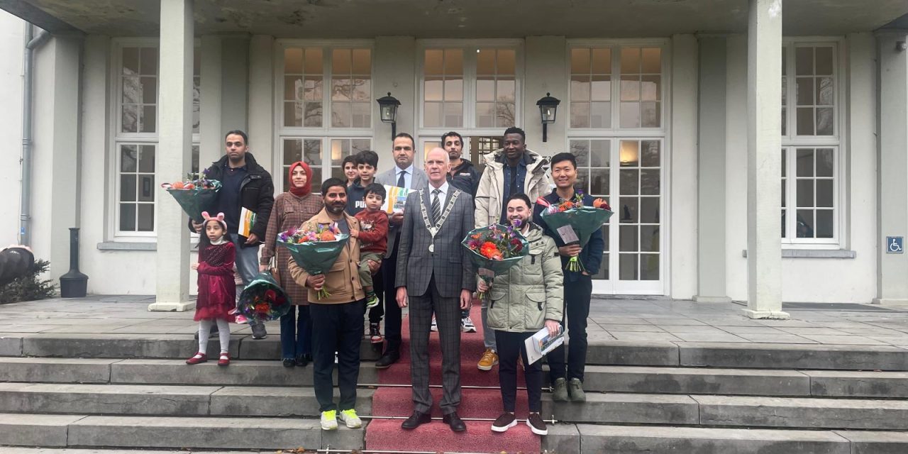 Blije gezichten bij de naturalisatieceremonie in Bilthoven