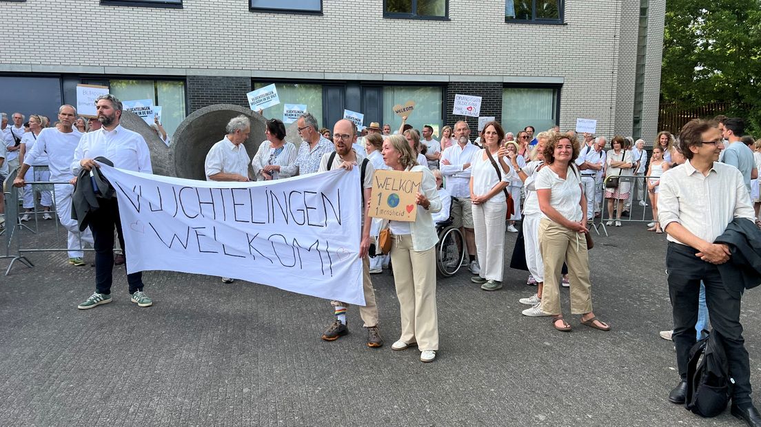 Een gevallen kabinet, zal het mogelijke AZC in Berg en Bosch hun deuren mogen openen of sluiten?