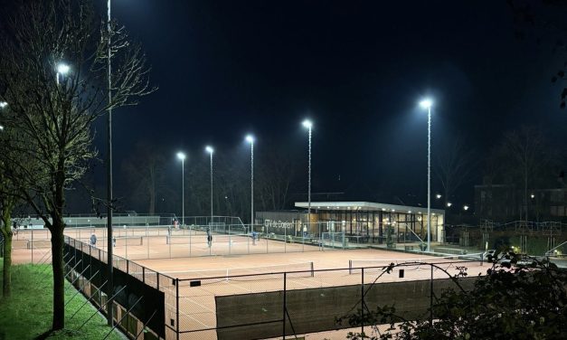 Tennisvereniging C.T.V. De Doelen maakt de kersttijd voor ouderen een stukje mooier