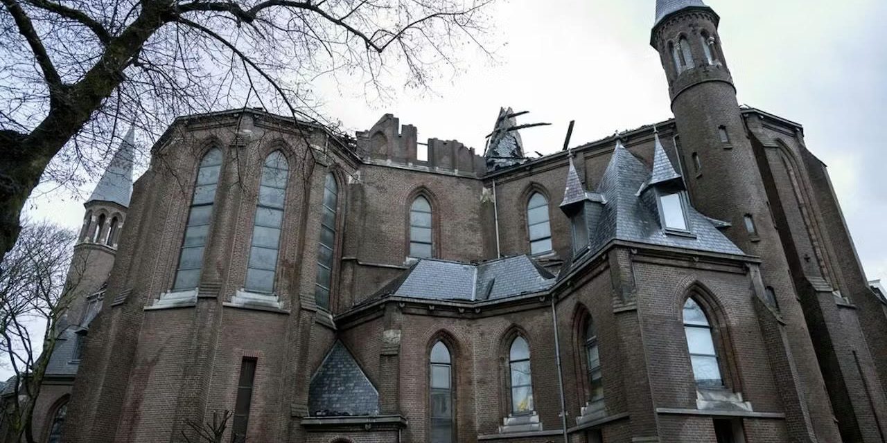 Vondelkerk in brand