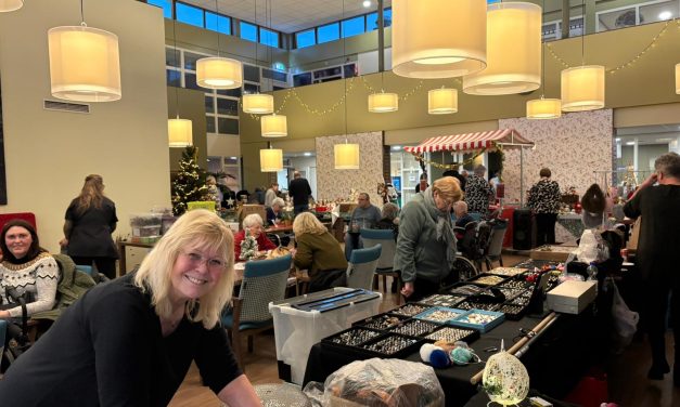 Gezelligheid met een doel: kerstmarkt bij zorgcentrum Beatrix