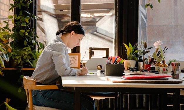 ‘Als je begint te schrijven, gaat de pen vanzelf’