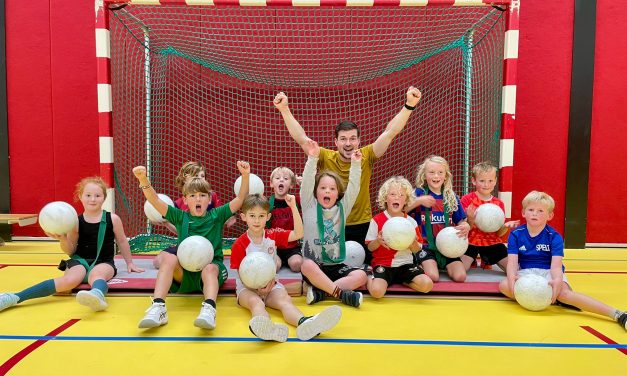 Voetbaltrainer Mitchell van Oorschot: ‘We noemen onszelf het leukste voetbalteam van Culemborg’