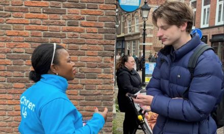 Campagne met koekjes en kookboekjes