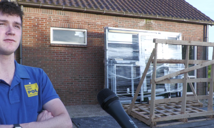 Jelle is nog jong hard aan het werk als elektrocien