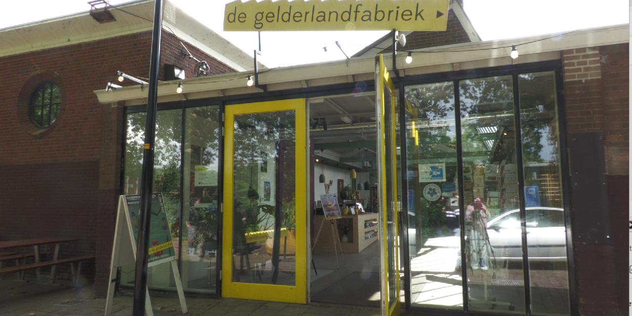 Kunstwerken van leerlingen helpen Stichting Muk