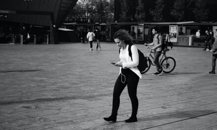 Pas op! Met je telefoon in de hand loop je zo een fontein in