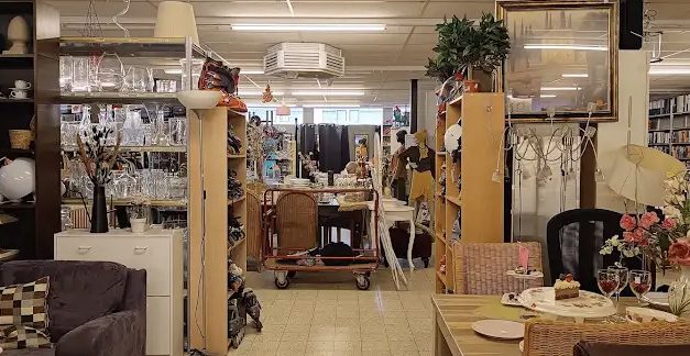 Rijen bij kringloopwinkel door stijgende armoede