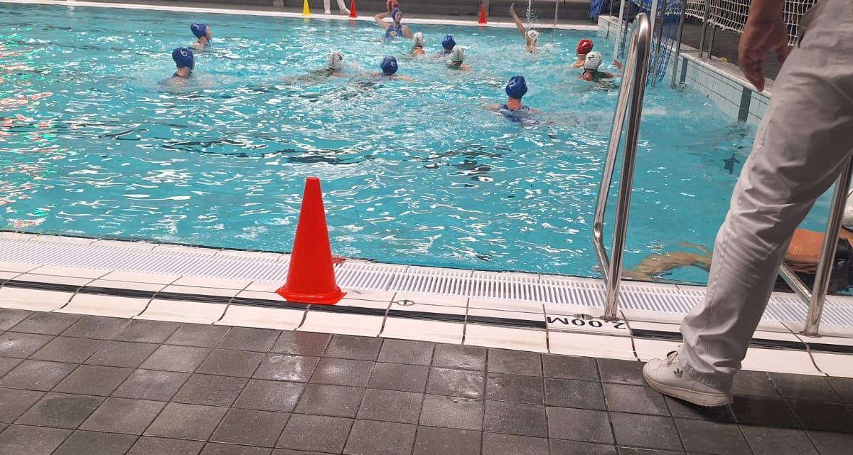 Teleurstelling na knotsgekke slotfase in zwembad Brandenburg