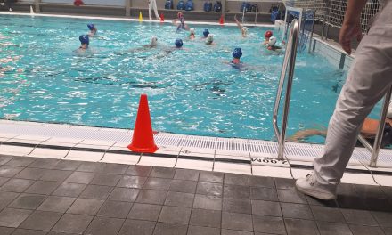 Teleurstelling na knotsgekke slotfase in zwembad Brandenburg