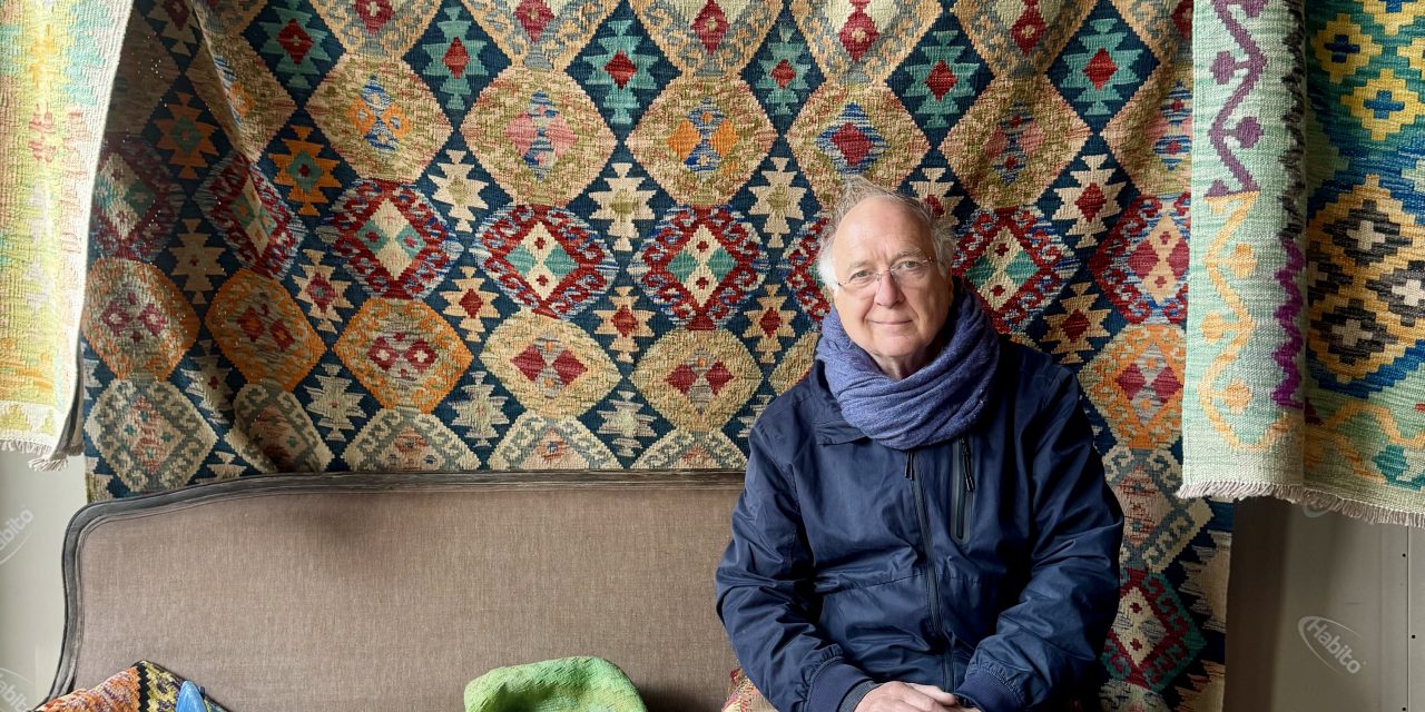 71-jarige Richard Houpt opent pop-upwinkel in Beeldhoven, maar worstelt met moderne marketing