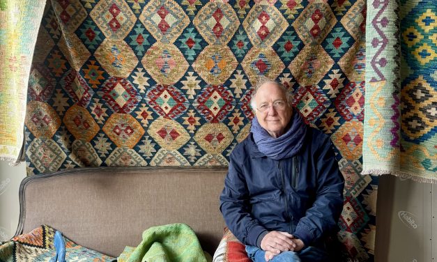 71-jarige Richard Houpt opent pop-upwinkel in Beeldhoven, maar worstelt met moderne marketing