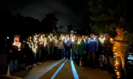 Koor Valsch en Gemeen brengt verrassingsmuziek langs de deuren in De Bilt